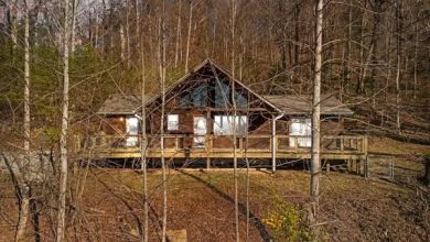 Photo of Charming Cabin-Style Home for Sale in Burnside, Kentucky