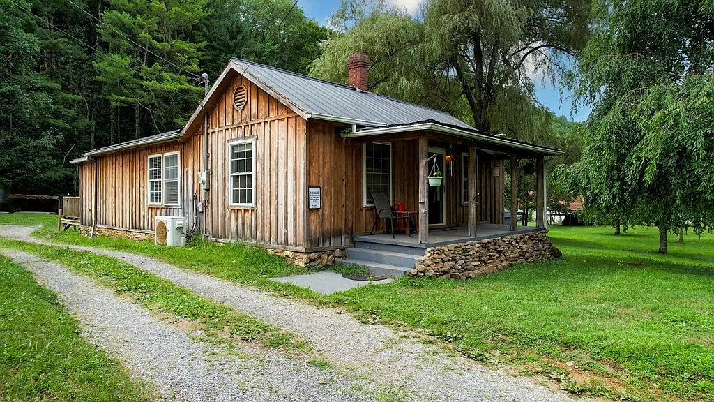 Stunning Cabin on 20 Acres for Sale in Marion, Virginia - Daily Cuteness