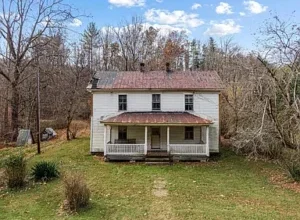 Photo of Auction Property | 3-Bedroom Farmhouse on 16.5 Acres, Estimated Price: $50,000.