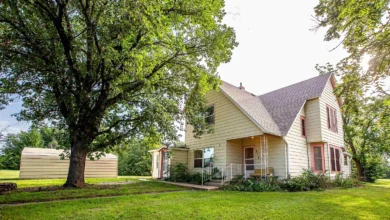 Photo of 6-Bedroom Revival Home in Alma, Nebraska