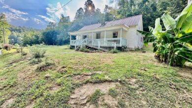 Photo of Small Farmhouse with Acreage in Blaine, Kentucky