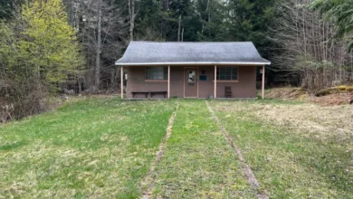 Photo of Rustic Getaway Potential – Solid Block Building on a Scenic Lot!