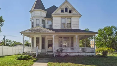 Photo of Step into timeless elegance with this Victorian-style home