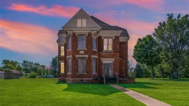 Photo of 4 beds, 2 baths.